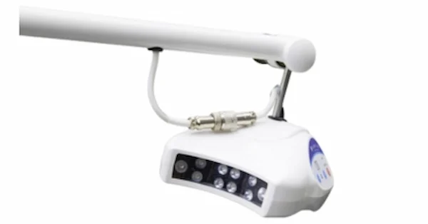 Imagen del equipo de blanqueamiento dental bluedent 12