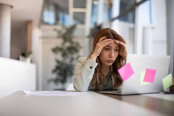 Factores adicionales que agravan la inflamación en las encías
