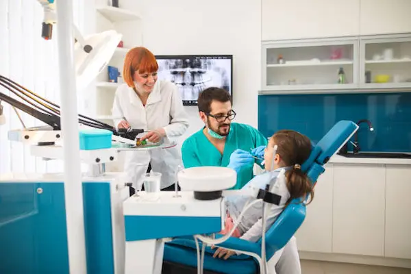 Equipamiento clave para una clínica odontopediátrica