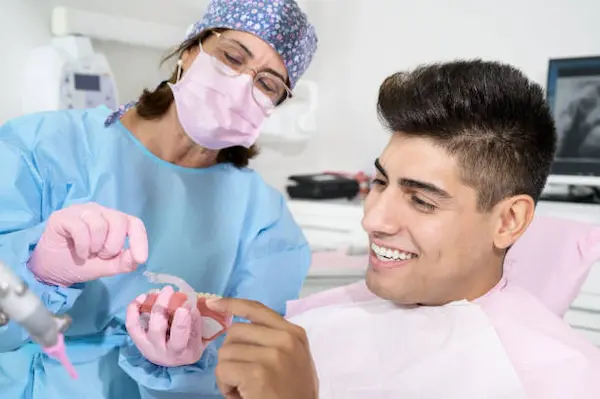 Cuidados y mantenimiento de las prótesis dentales